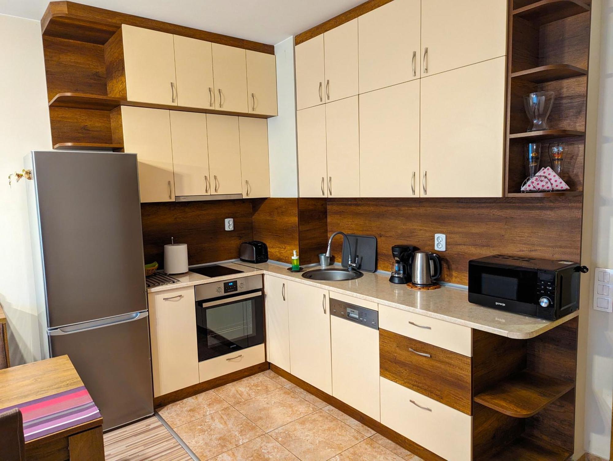 Business And Leisure Apartments In Mladost 2 With Free Garage Szófia Kültér fotó