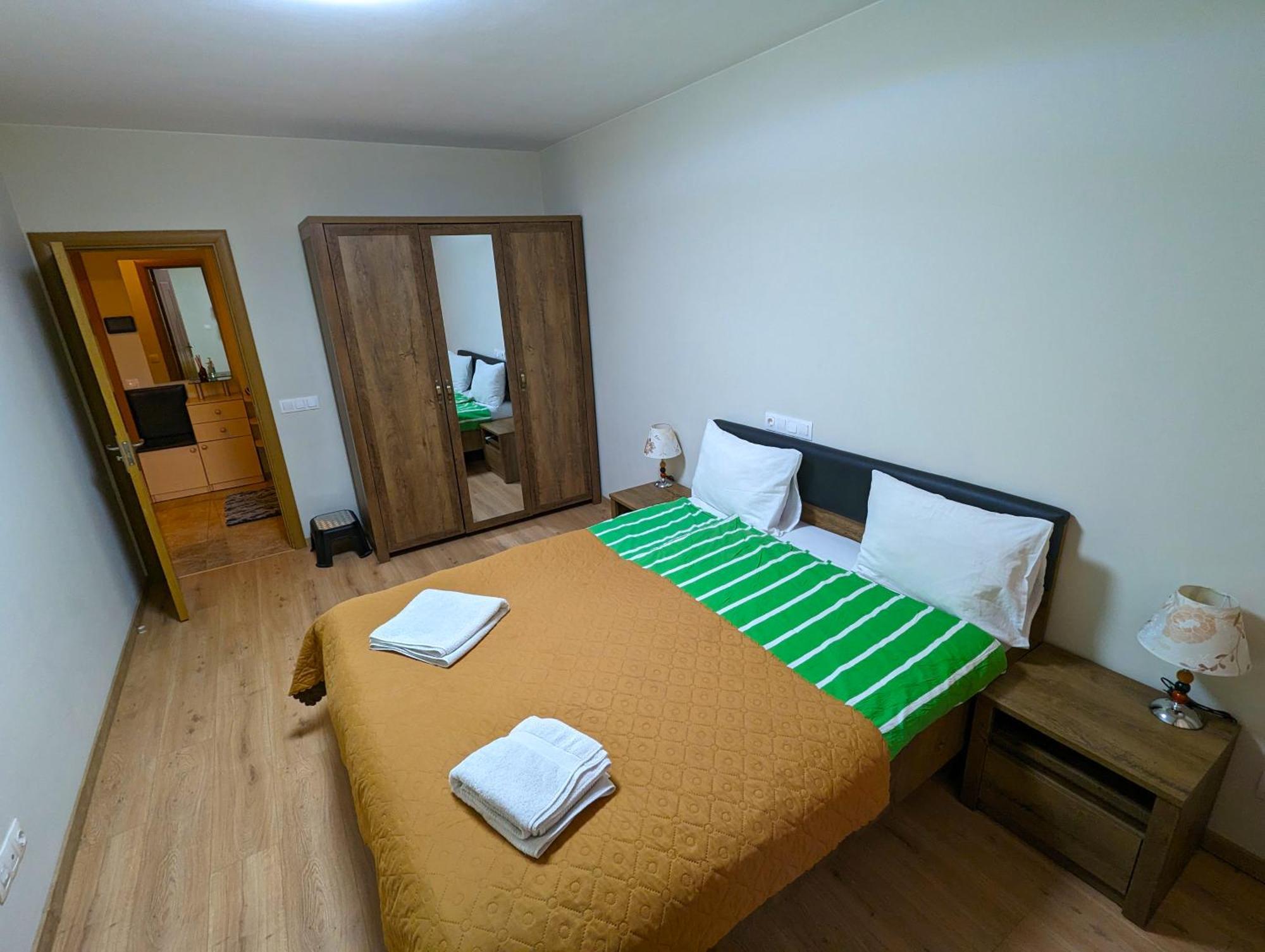 Business And Leisure Apartments In Mladost 2 With Free Garage Szófia Kültér fotó