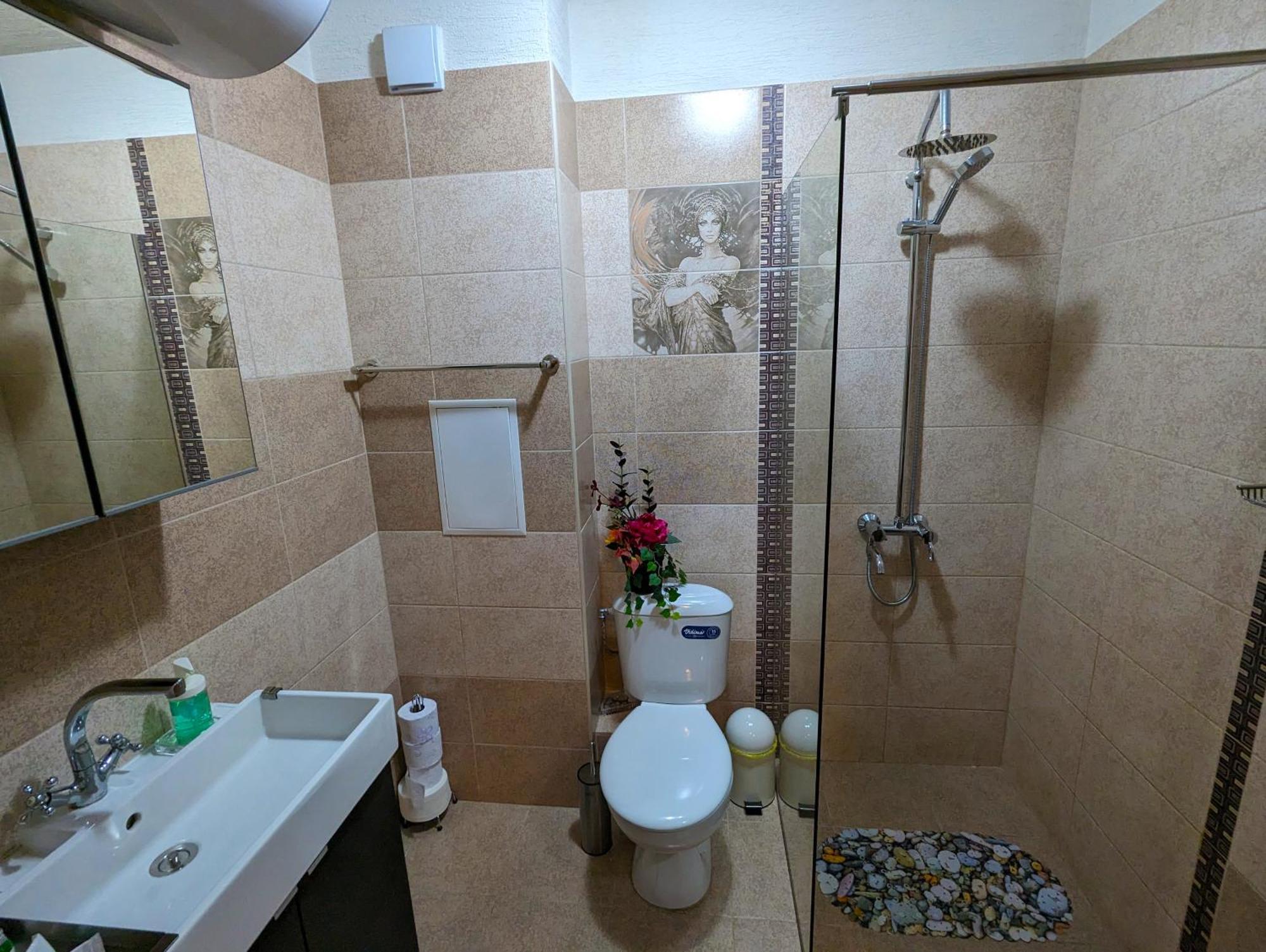 Business And Leisure Apartments In Mladost 2 With Free Garage Szófia Kültér fotó