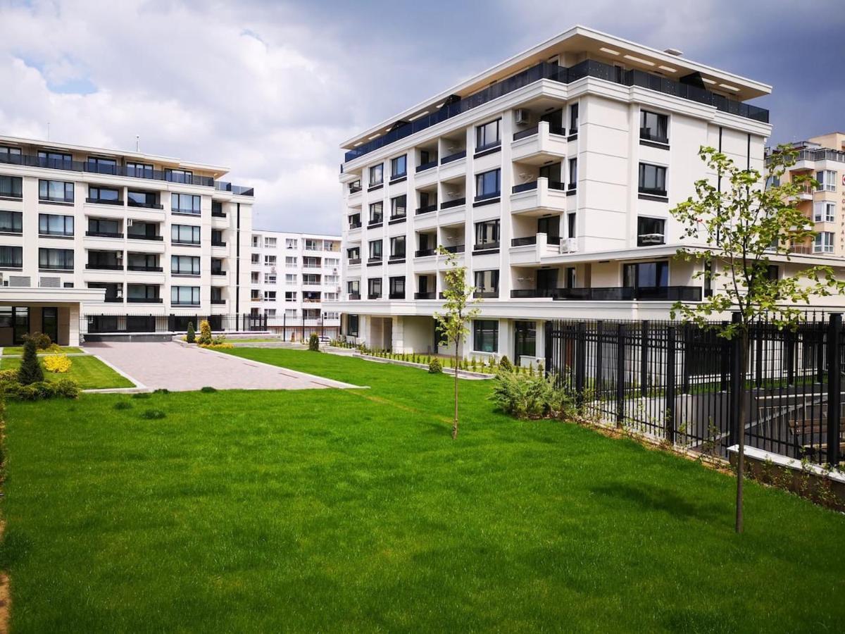 Business And Leisure Apartments In Mladost 2 With Free Garage Szófia Kültér fotó