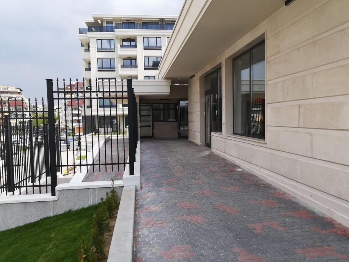 Business And Leisure Apartments In Mladost 2 With Free Garage Szófia Kültér fotó